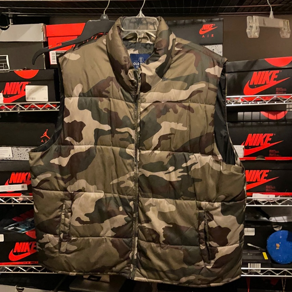 Old Navy Camo Vest puff vest